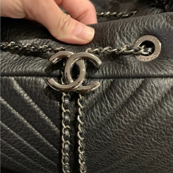 Chanel Gabrielle Chevron Bucket Handbag - Picture 2 of 10
